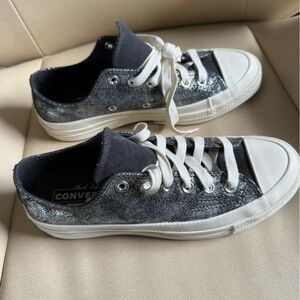 NEW Limited Converse Chuck 70 Suede
Shimmer Metallic Shoes Dark Gray/Vamp Pyre
